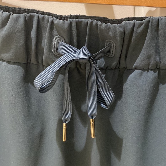 Lululemon “On the Fly” Skirt-size 2 - Picture 2 of 5
